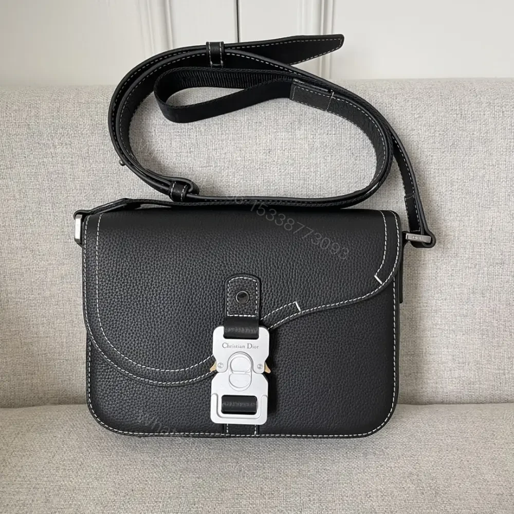 高仿Dior*Saddle系列1ADH00N粒面牛皮翻蓋包黑色免檢版 — view 1