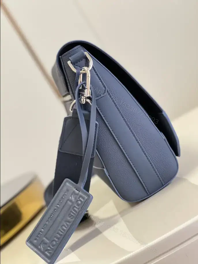 View 3 of LOUIS VUITTON TAKEOFF MESSENGER – LBV412