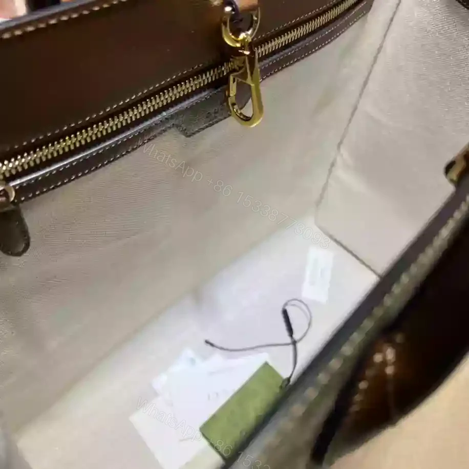 View 4 of MEDIUM TOTE WITH INTERLOCKING G – GBC051