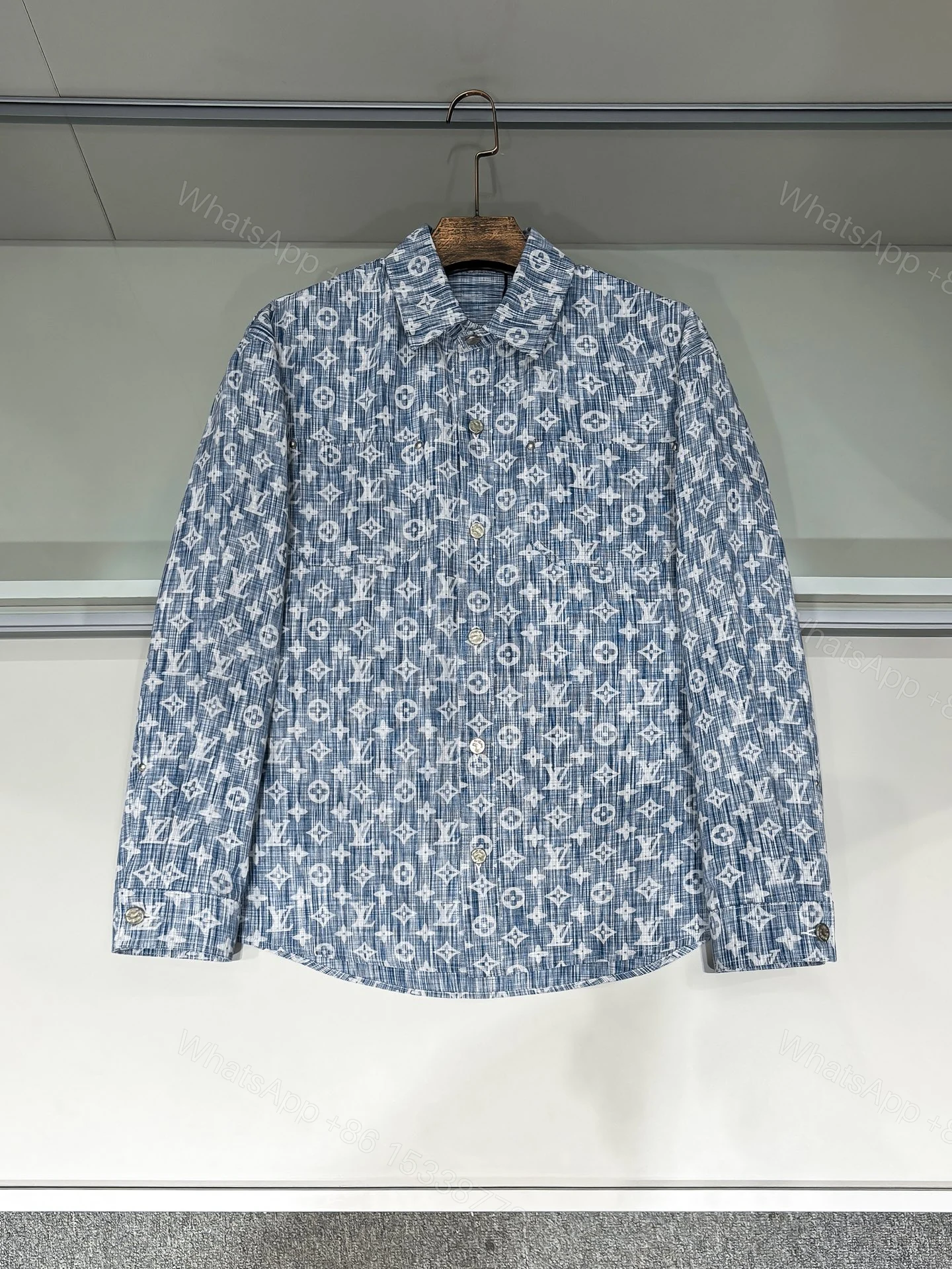 LV A貨藍白Monogram牛仔襯衫 經典水洗丹寧長袖 — view 1