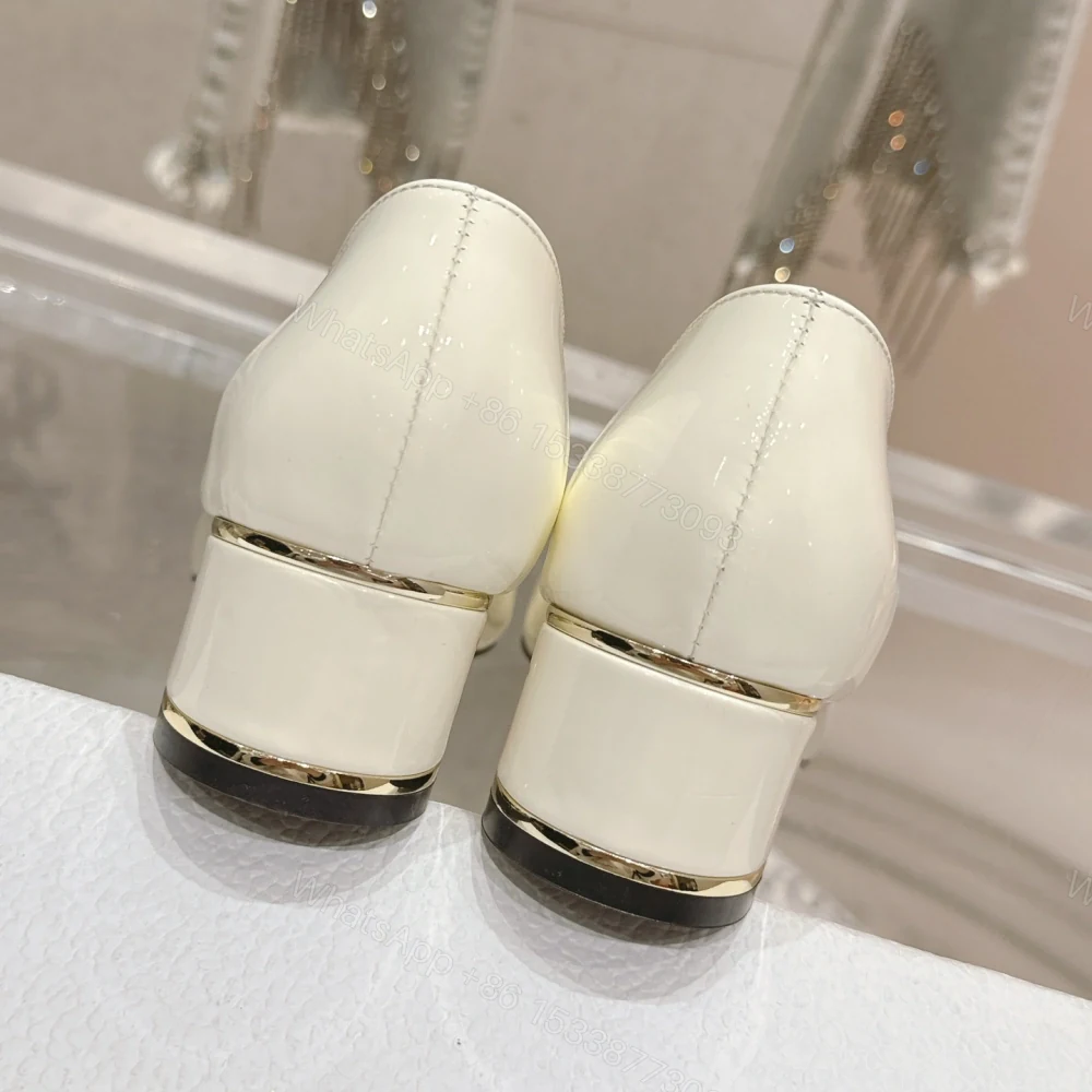View 7 of 高仿Dior*Miss系列KCB266方頭LOGO金屬扣白色單鞋免檢版