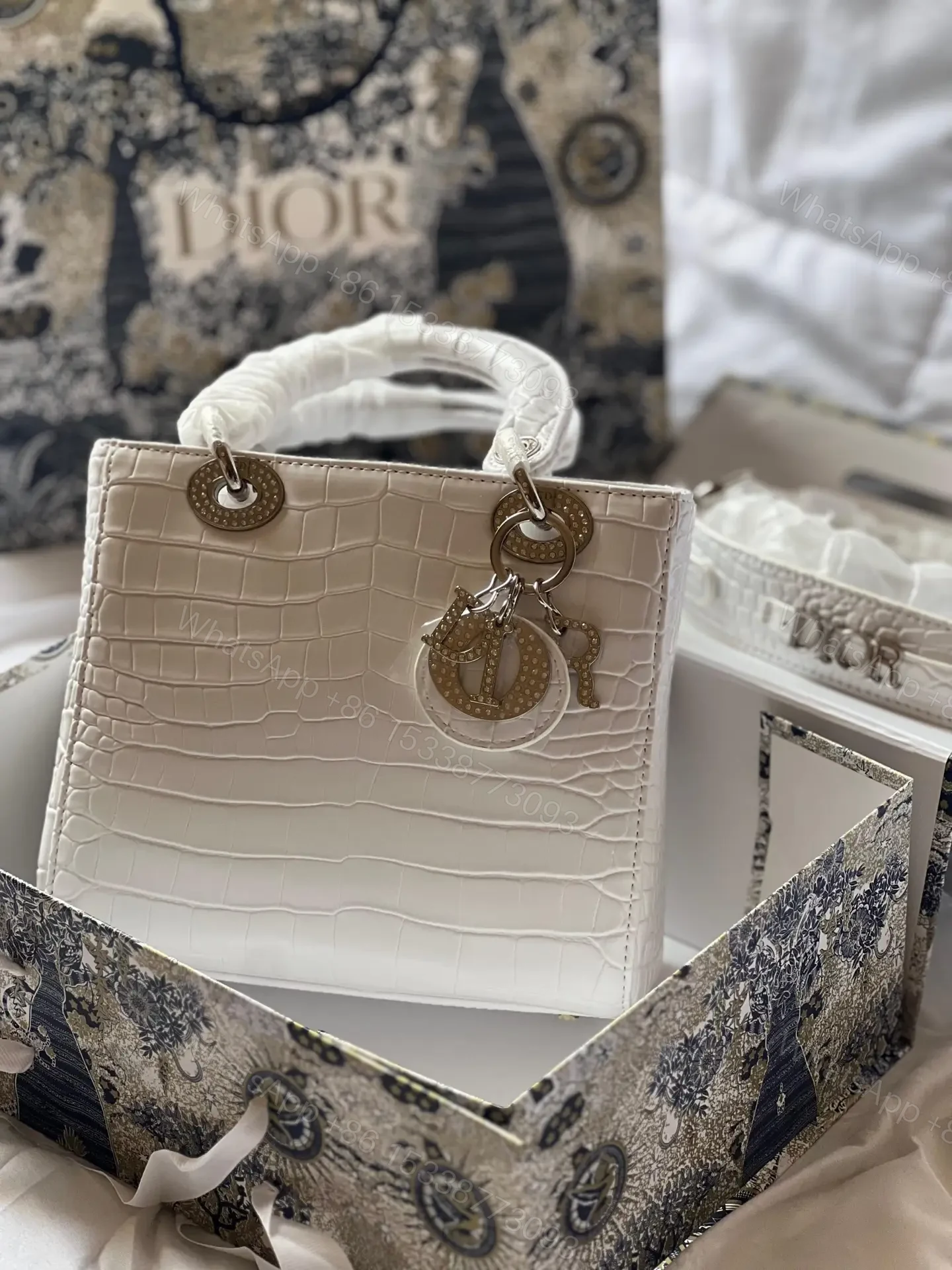 DIOR — view 1