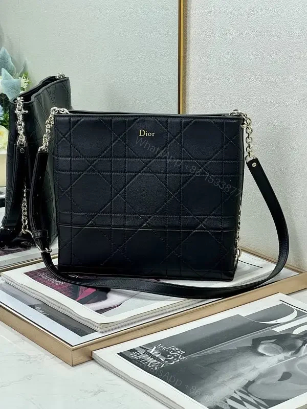 Quilted Leather Crossbody: Structured Iconic Style Bag — view 1