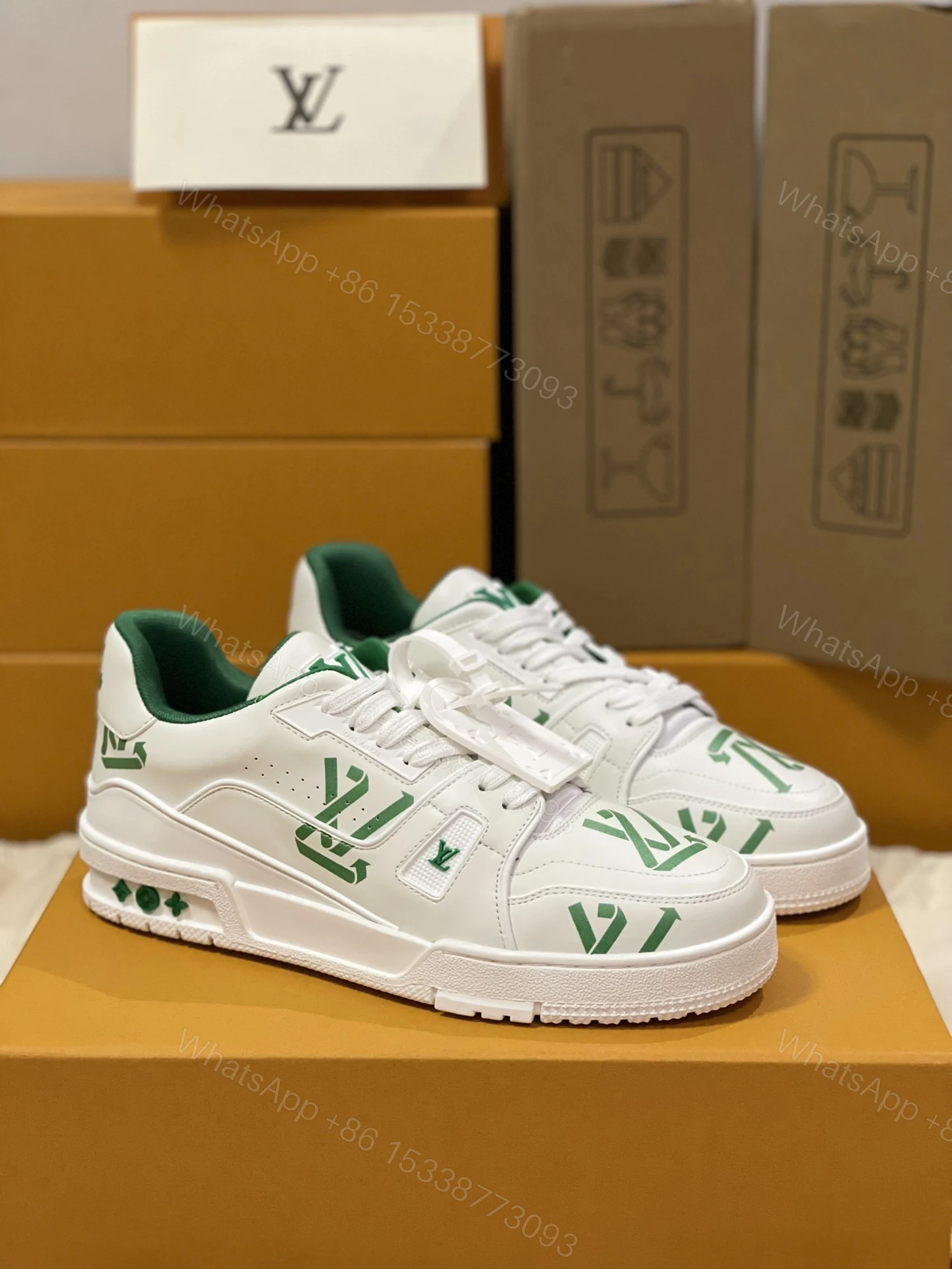 LV 高仿綠標Logo運動鞋 白綠撞色拼接百搭款 設計感輕盈鞋底 — view 1