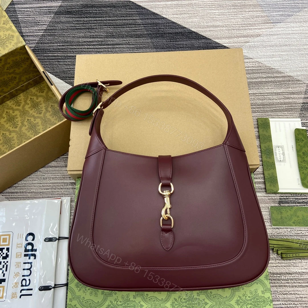 JACKIE MEDIUM SHOULDER BAG 35 IN WINE RED CALFSKIN GOLD HARDWARE — view 1