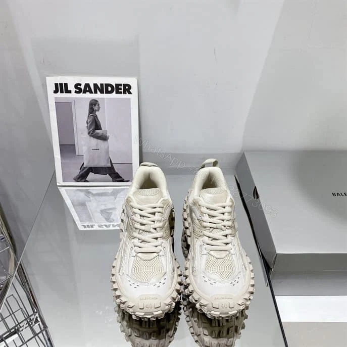 View 3 of BALENCIAGA MEN’S DEFENDER TRAINERS – BB228