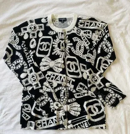 CHANEL — view 1