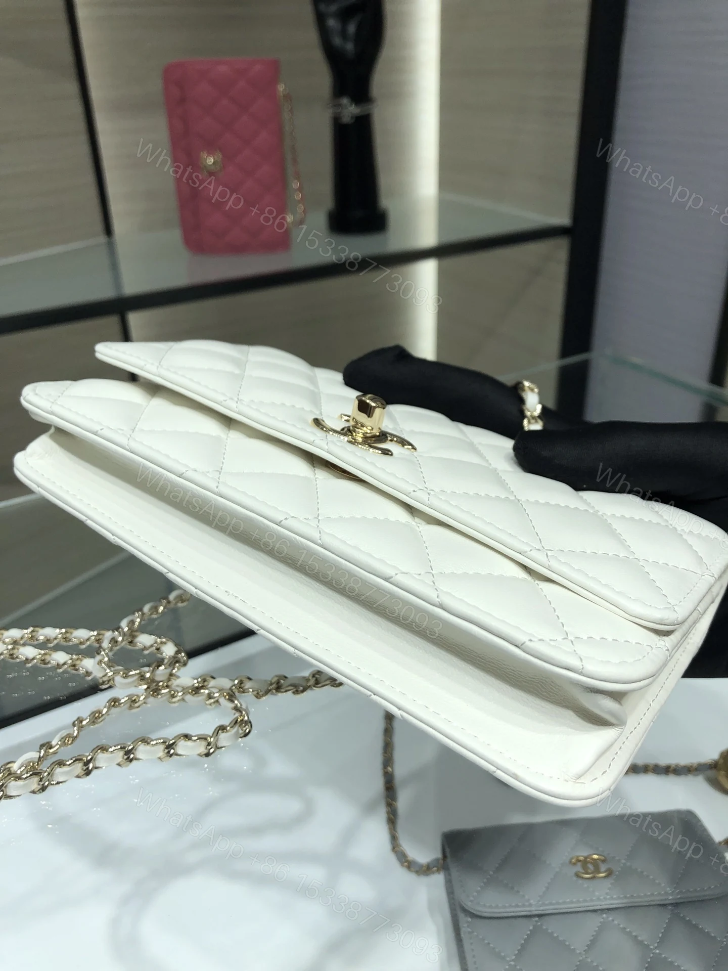 Chanel 精品仿製白色菱格鏈條包 簡約優雅款 — view 1