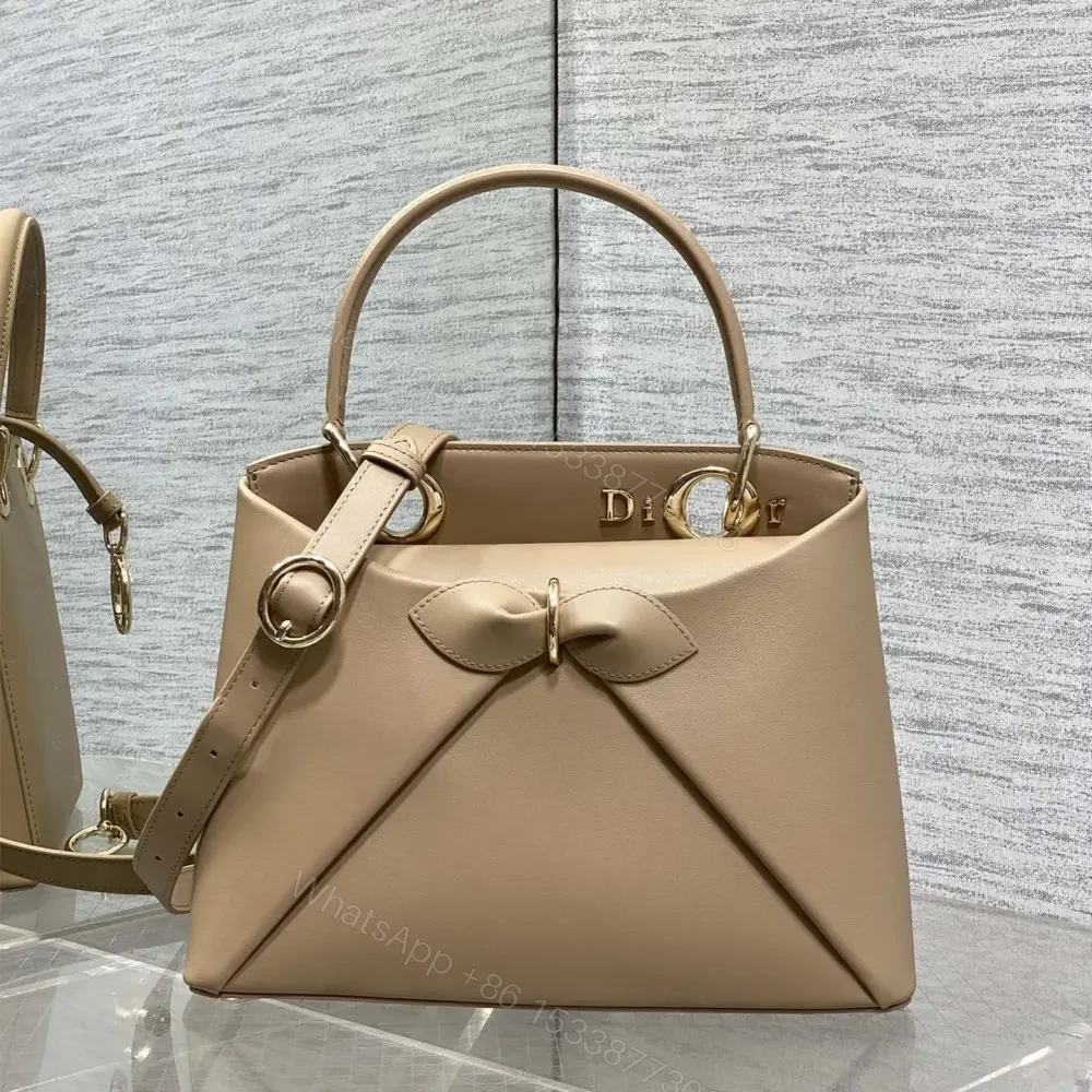 View 3 of 高仿Dior*26SS系列M0733UTU新款徽標手提包杏色免檢版