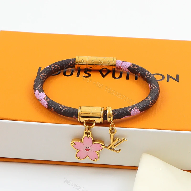 LV 高仿精品手鍊 櫻花吊飾設計可愛風 鋼扣安全好戴推薦款 — view 1