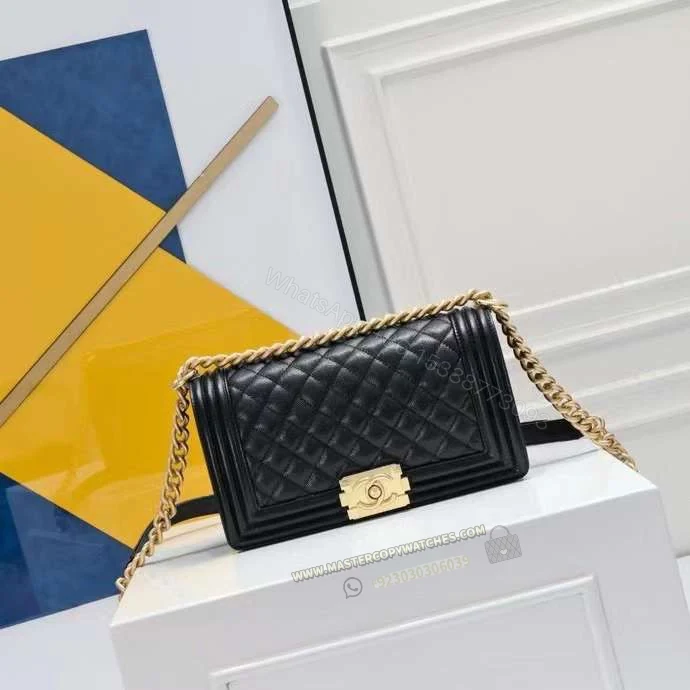 Chanel Medium Bag Black — view 1