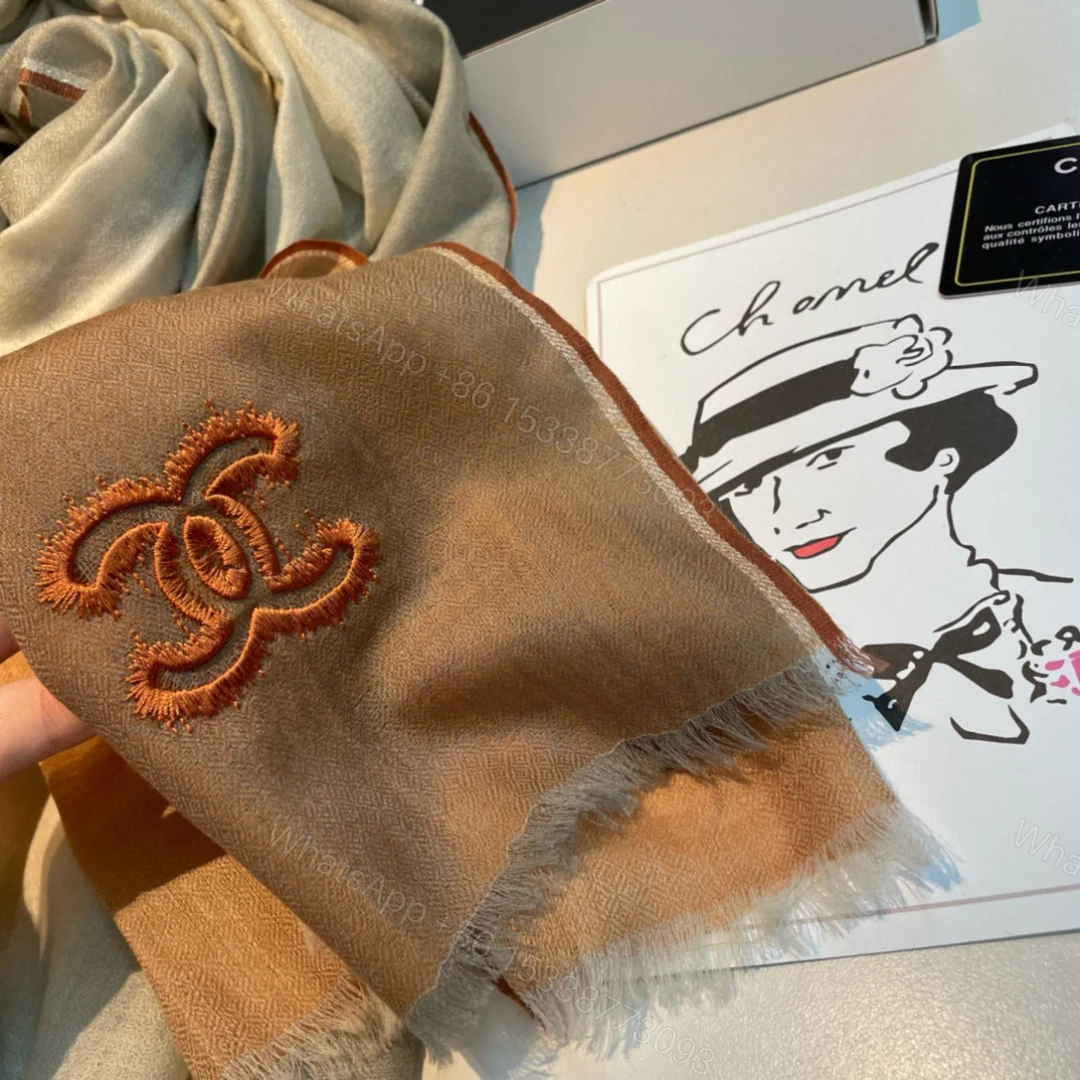 Chanel A貨大地色雙C刺繡圍巾 柔紗面料秋冬百搭披肩 — view 1