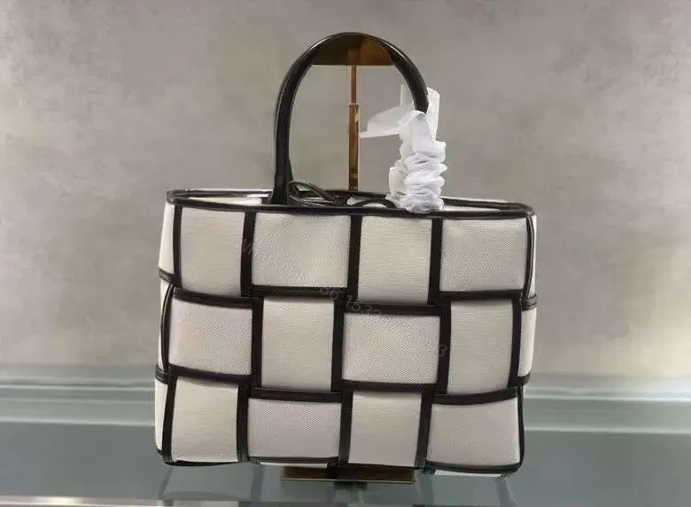 BOTTEGA — view 1