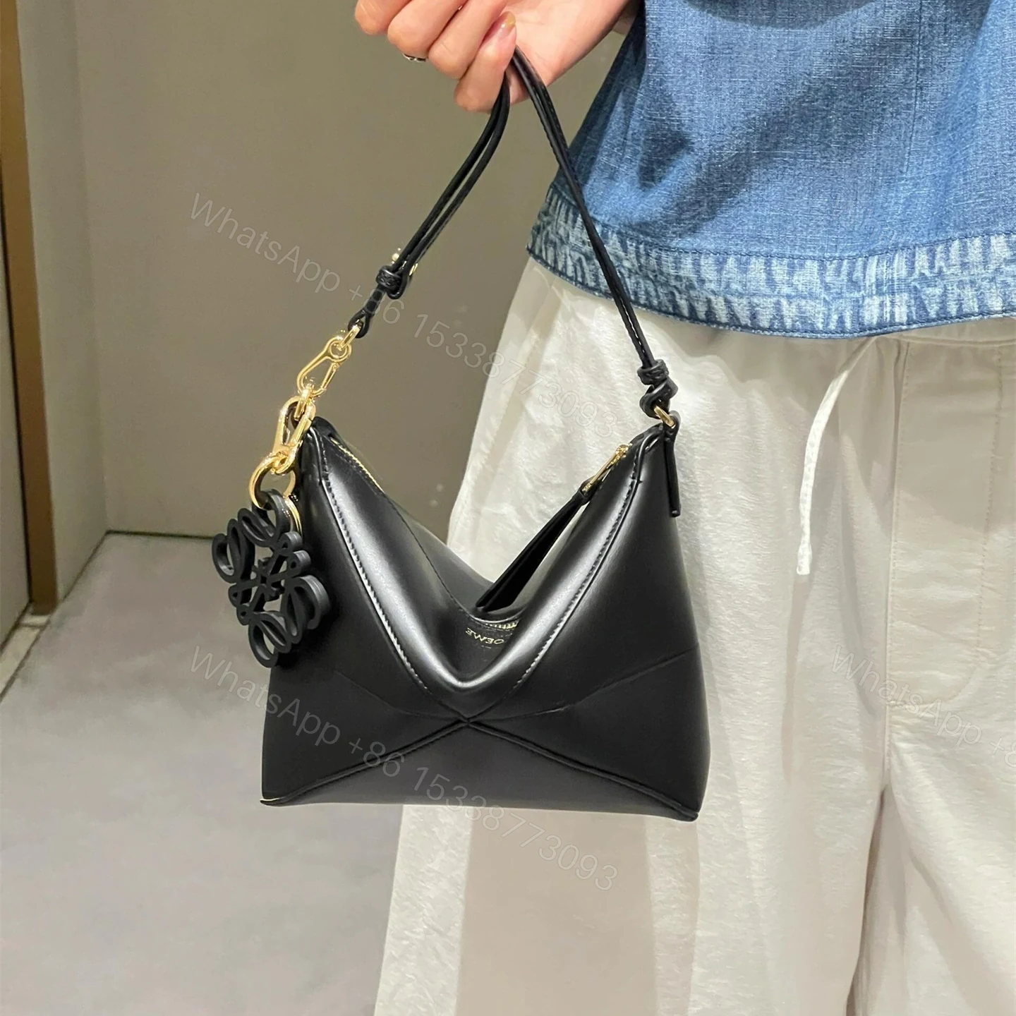 View 12 of 高仿Loewe*Fold系列1100小牛皮手提單肩包黑色免檢版