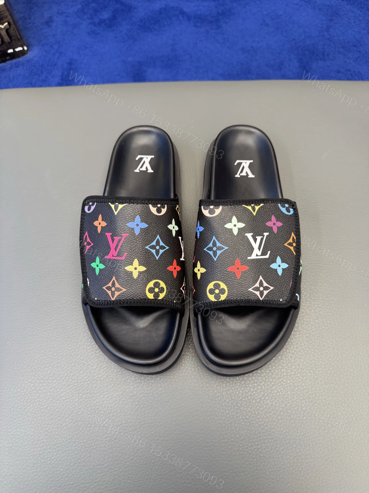 LV 精品仿製彩色Monogram黑底拖鞋 潮流平底男士涼拖 休閒百搭款 — view 1