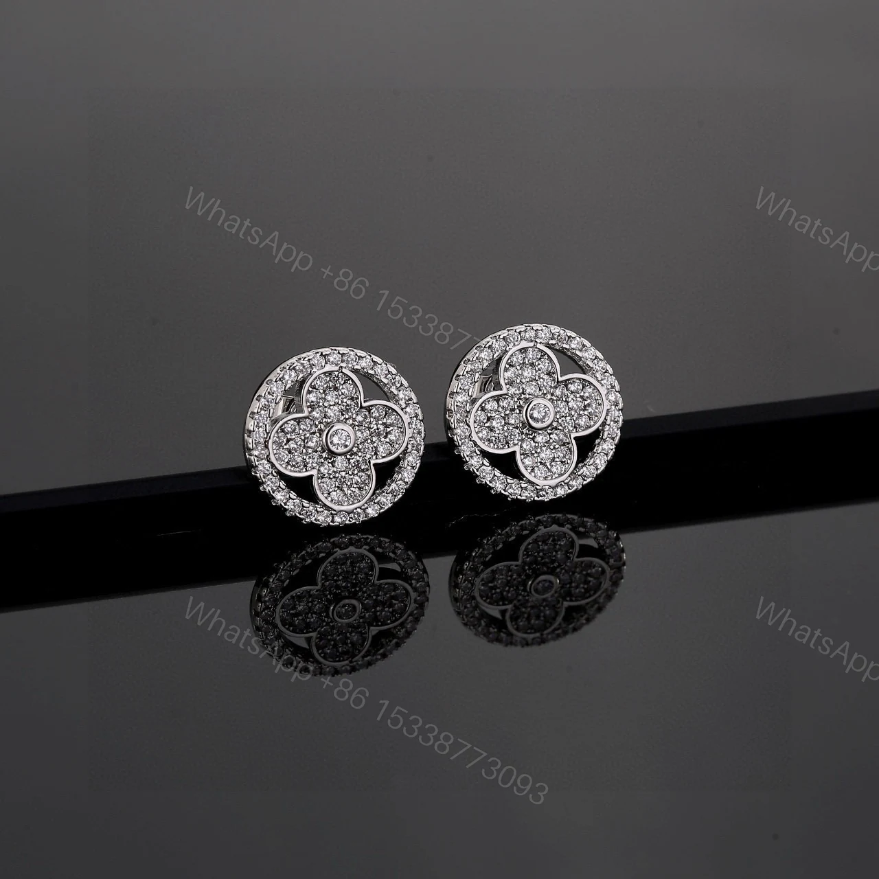LV A貨滿鑽四葉花耳環 女款氣質百搭耳釘 高級感輕奢飾品 — view 1