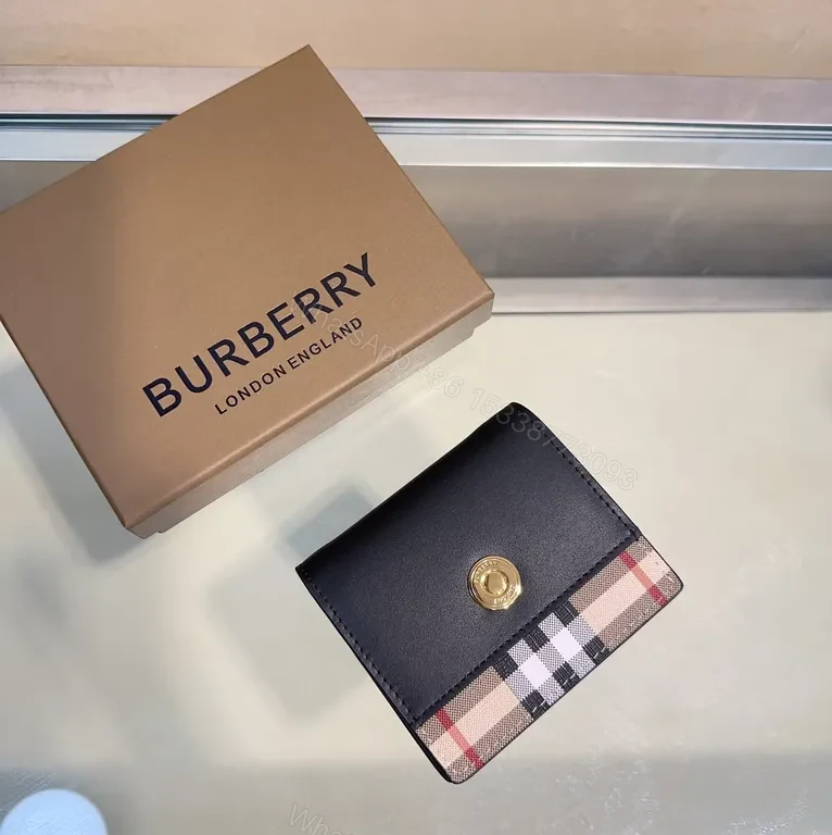 Iconic Burberry Check Leather Wallet: Slim, Gold Clasp, Bi-Fold — view 1
