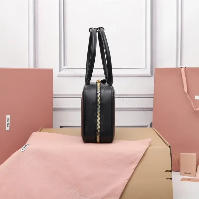 View 4 of 高仿miumiu*5BB172壓紋LOGO手提包小牛皮黑色免檢版