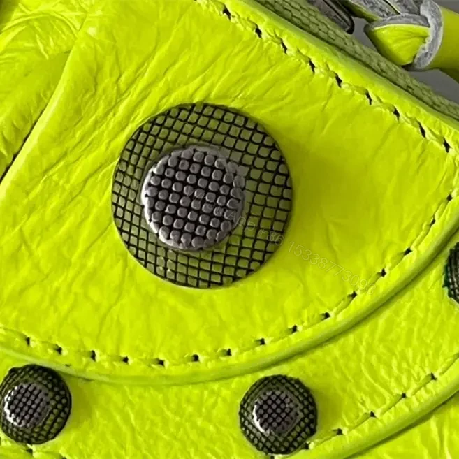 View 11 of 高仿Balenciaga*LeCagole系列餃子包熒光綠S