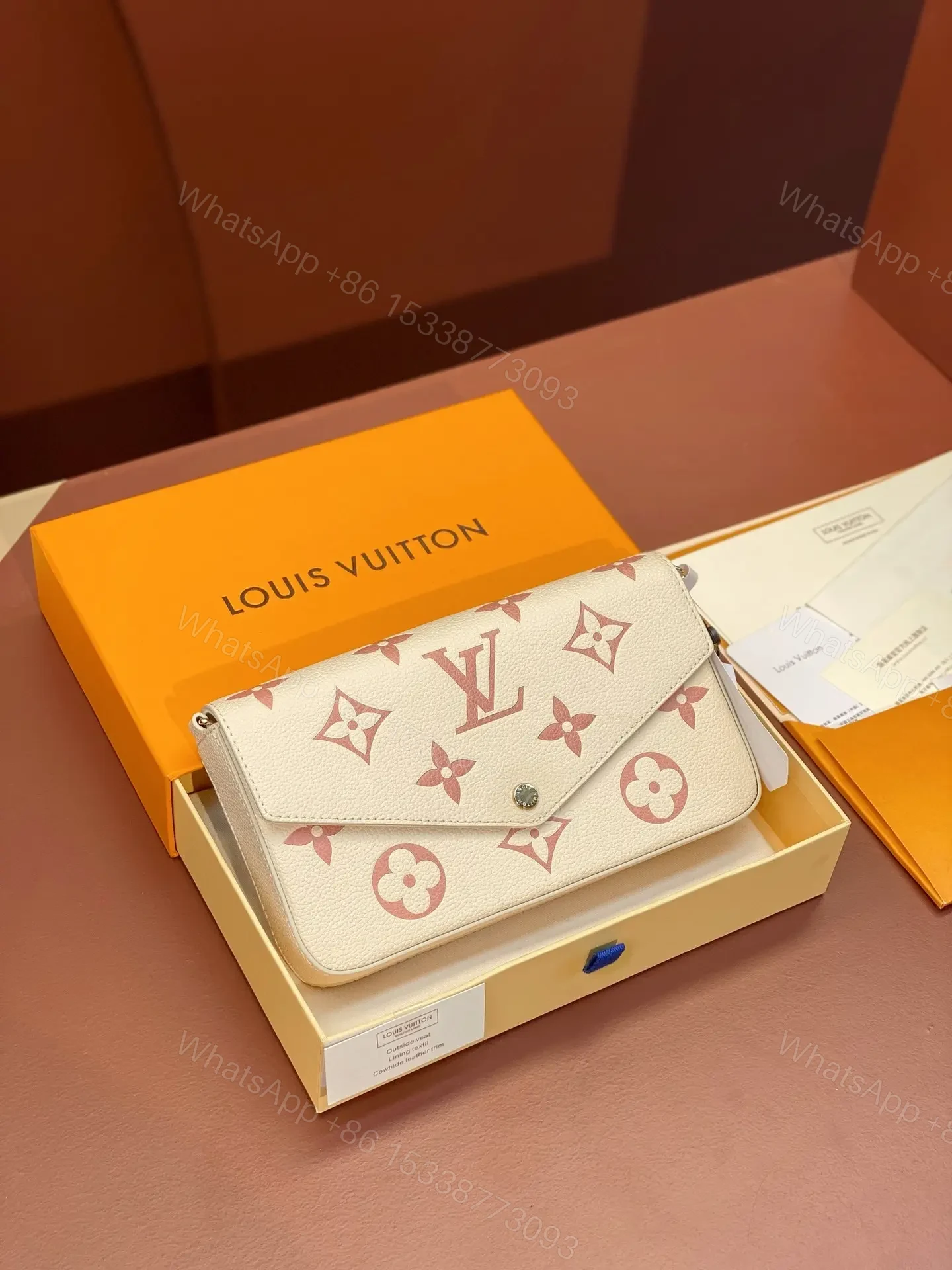 Louis Vuitton Félicie Pochette in black and beige Bicolor — view 1