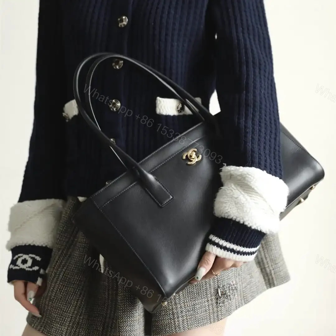 View 21 of 高仿Chanel*26S系列AS6243小牛皮單肩包小號黑色免檢版