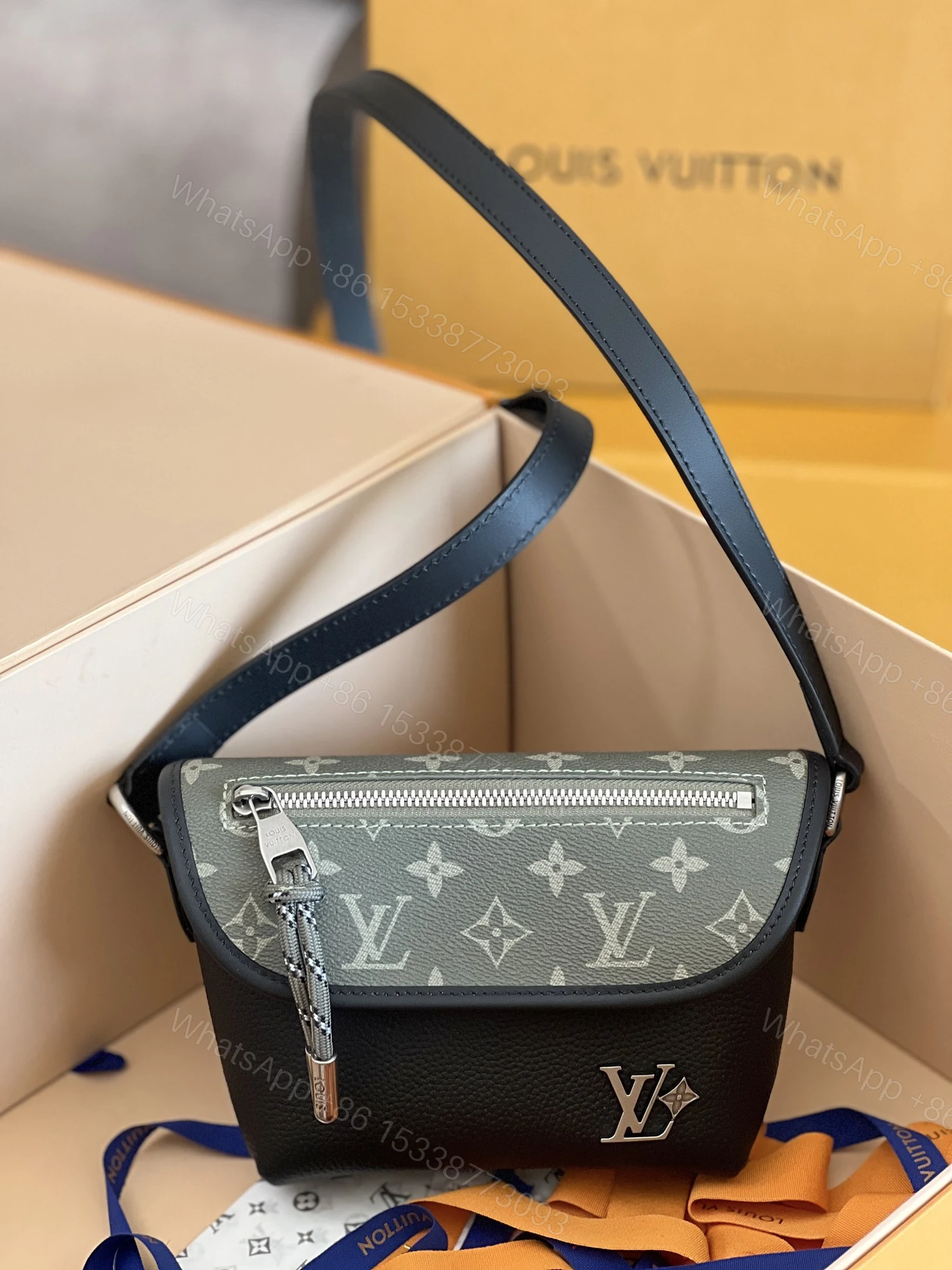 LV 精品仿製Monogram拼接黑灰斜背包潮流百搭人氣推薦款 — view 1