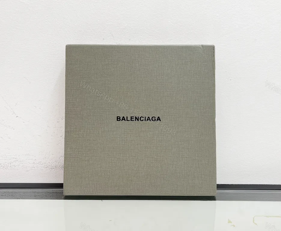 View 4 of Balenciaga-Style Knit Beanie: Premium Black, All-Day Warmth