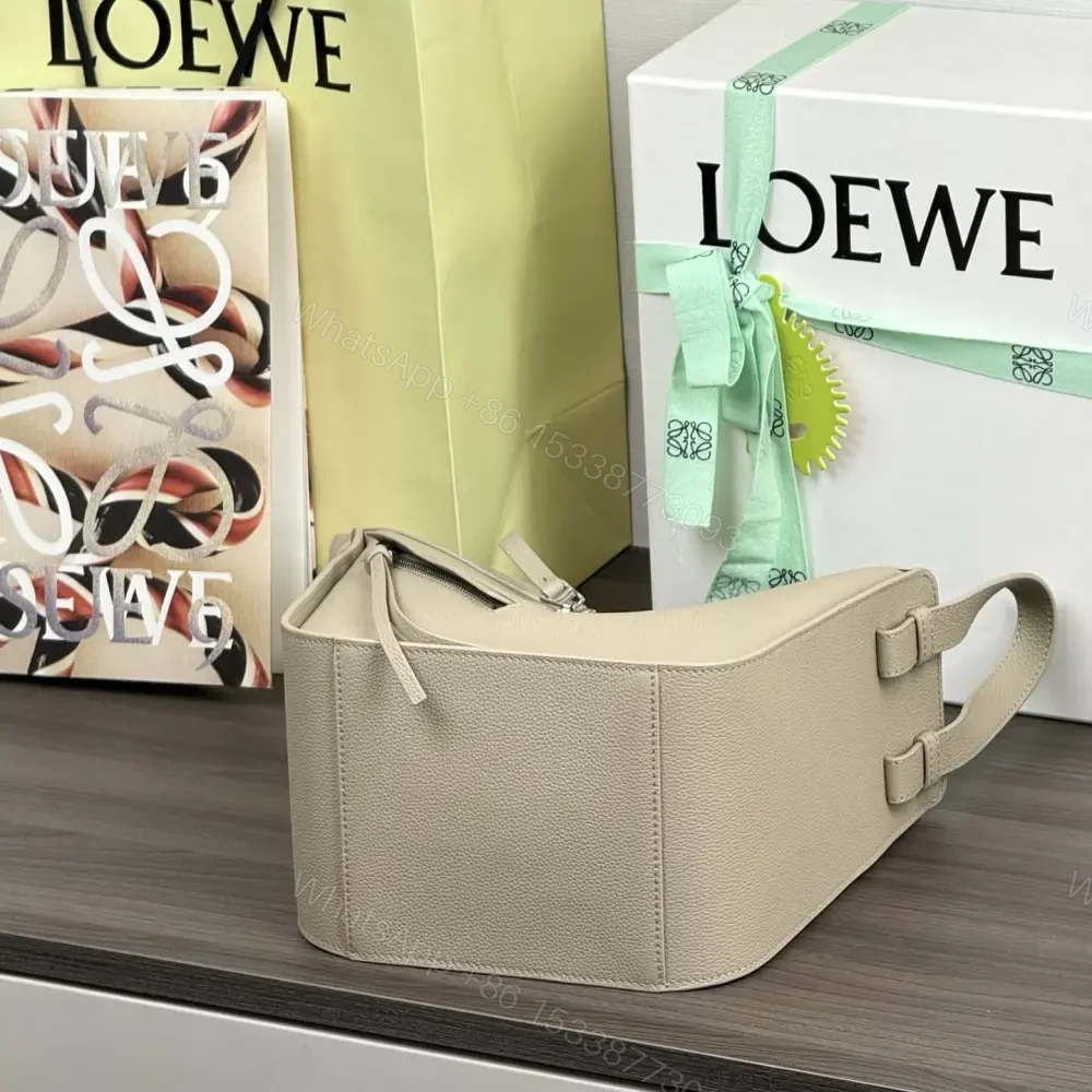 View 6 of 高仿Loewe*Hammock系列5541粒面小牛皮吊床手袋陶土色小號免檢版