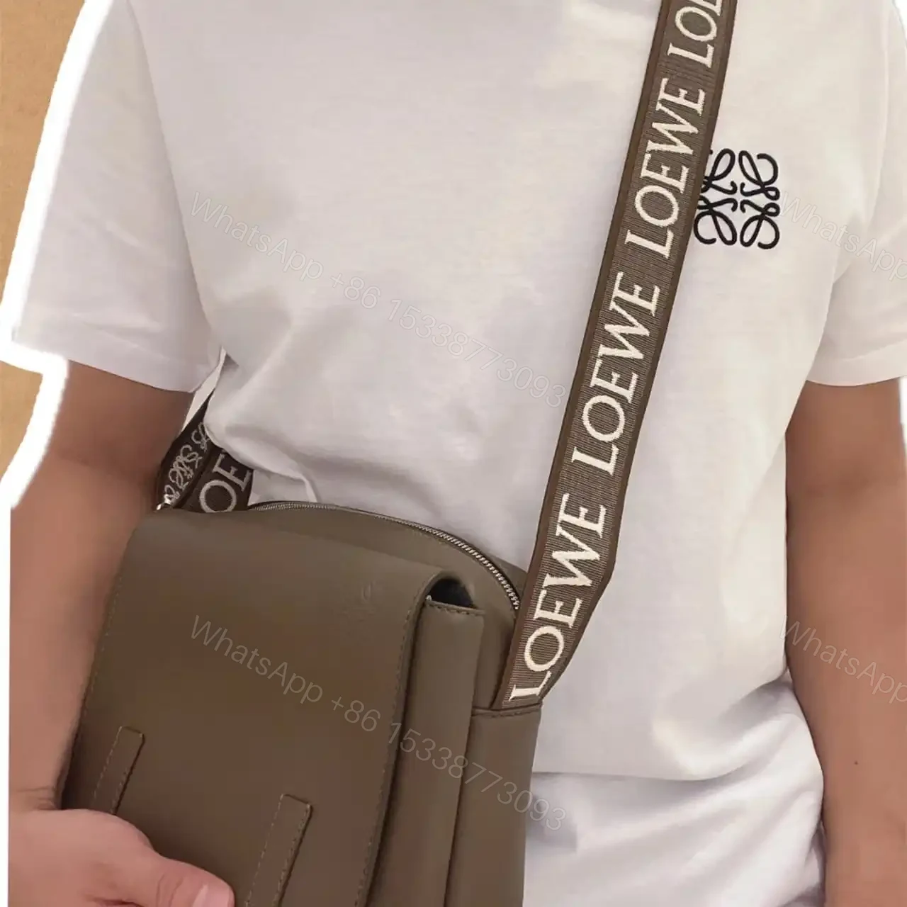 View 14 of 高仿Loewe*Military系列8721牛皮男士郵差包棕色小號免檢版