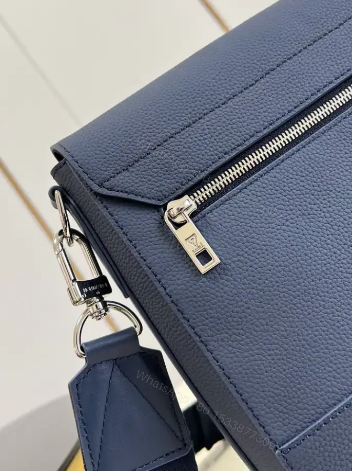 View 5 of LOUIS VUITTON TAKEOFF MESSENGER – LBV412