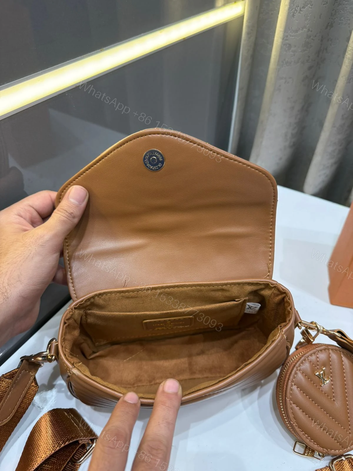 View 3 of FIRST COPY LOUIS VUITTON BROWN PREMIUM GIFT SET BAG