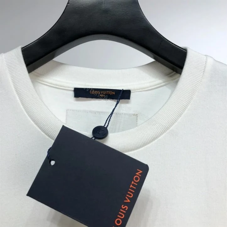 View 6 of LOUIS VUITTON T-SHIRT – LV23