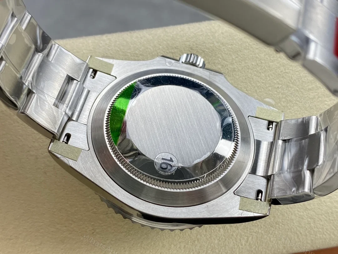 View 7 of Rolex Submariner Super Clone VS V3 No-Date 41 Stainless Steel Black Cerachrom 124060-0001