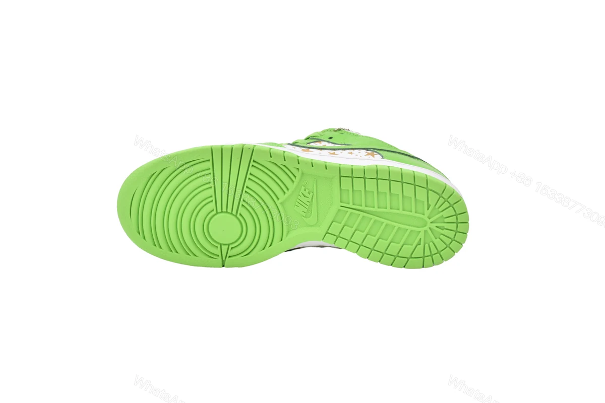 View 4 of Supreme x Nike SB Dunk Low "Green Stars” DH3228-101