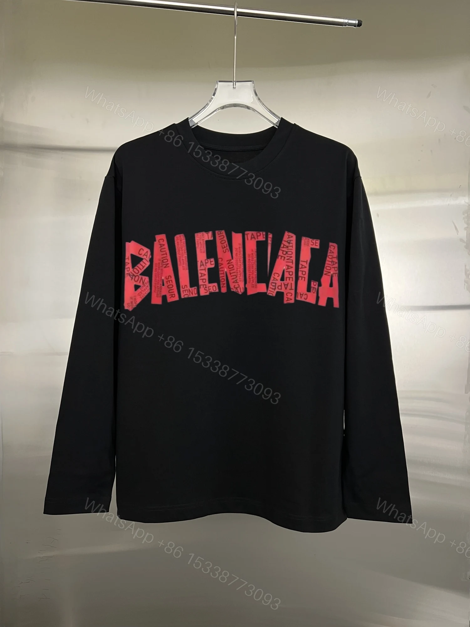 BalenciagaA貨長袖T恤黑底紅標 男款印字膠帶風設計潮感十足 — view 1