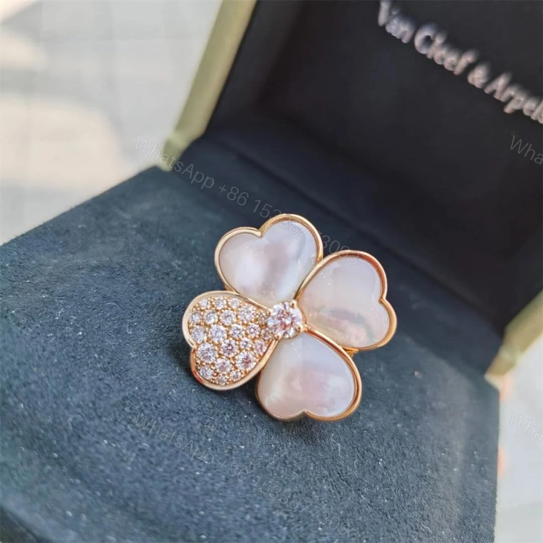 Van Cleef &Arpels Cosmos Ring Medium Model Yellow Gold VCARO51Y00 — view 1
