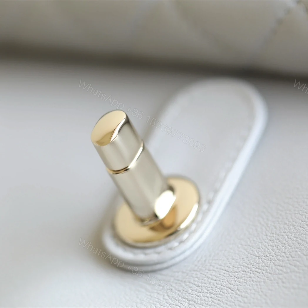 View 21 of 高仿Chanel*24K系列AS2908小牛皮淡灰雙肩包大號免檢版