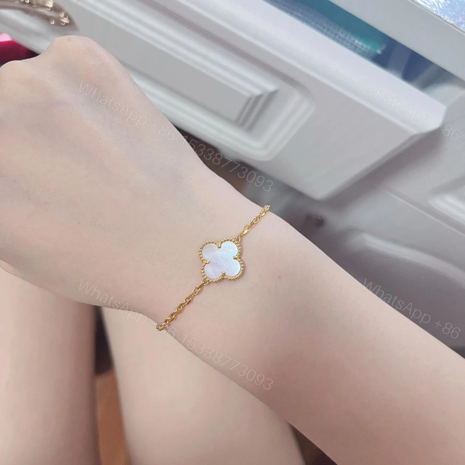 View 13 of 高仿首飾VanCleef&Arpels*RF68800單花貝母黃金手鏈