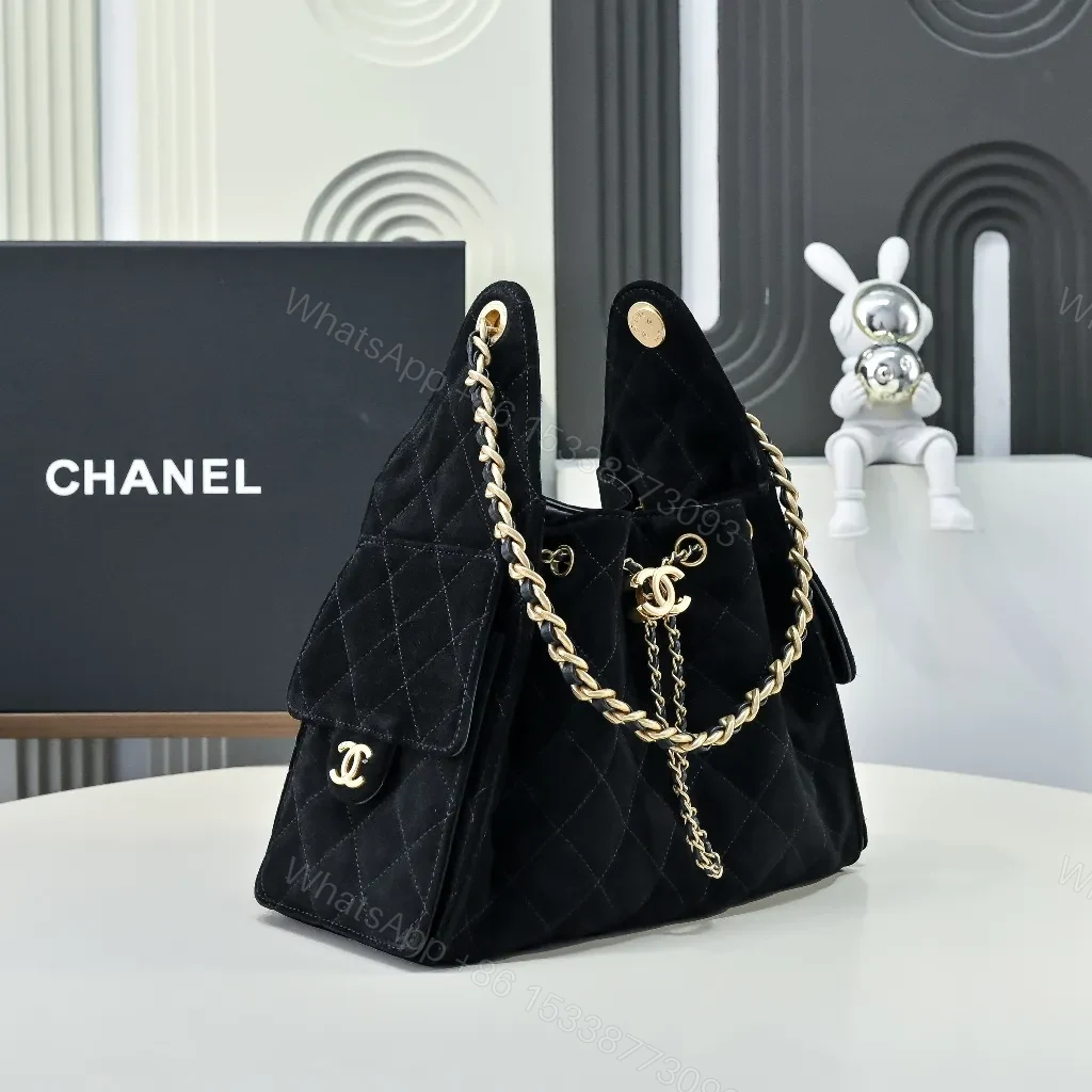 View 5 of Quilted Black Shoulder Bag: Gold Chain, Luxe Texture, Versatile Style