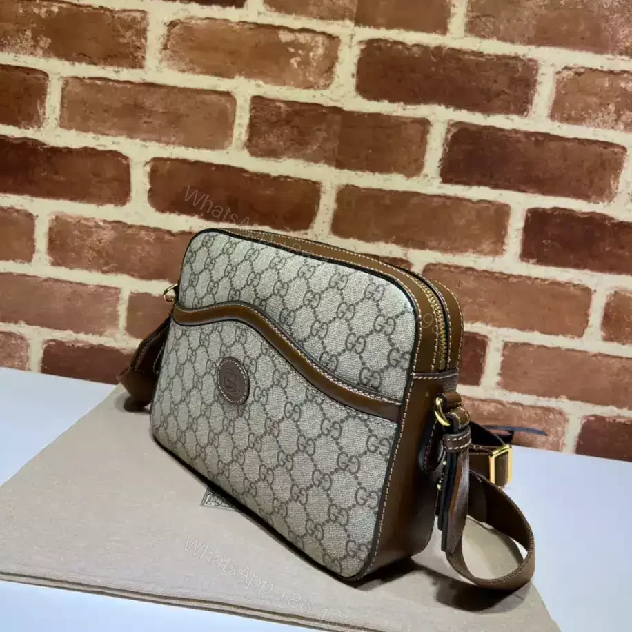 View 4 of MESSENGER BAG WITH INTERLOCKING G – GBC066