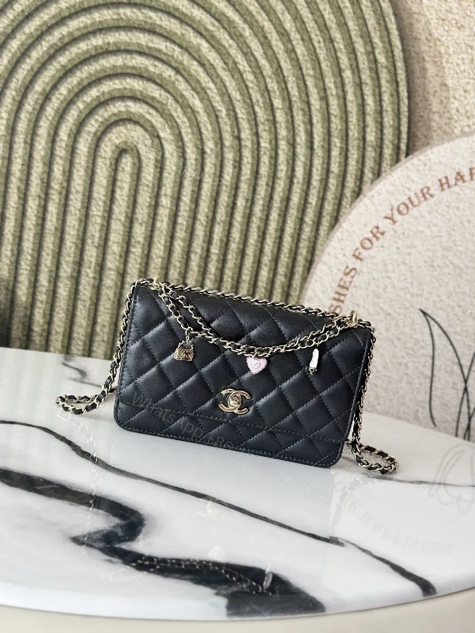 Chic Quilted Crossbody: Luxury Everyday Essential Bag — view 1