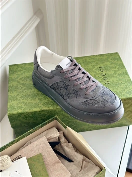 View 3 of MEN’S LACE-UP SNEAKER – GC157
