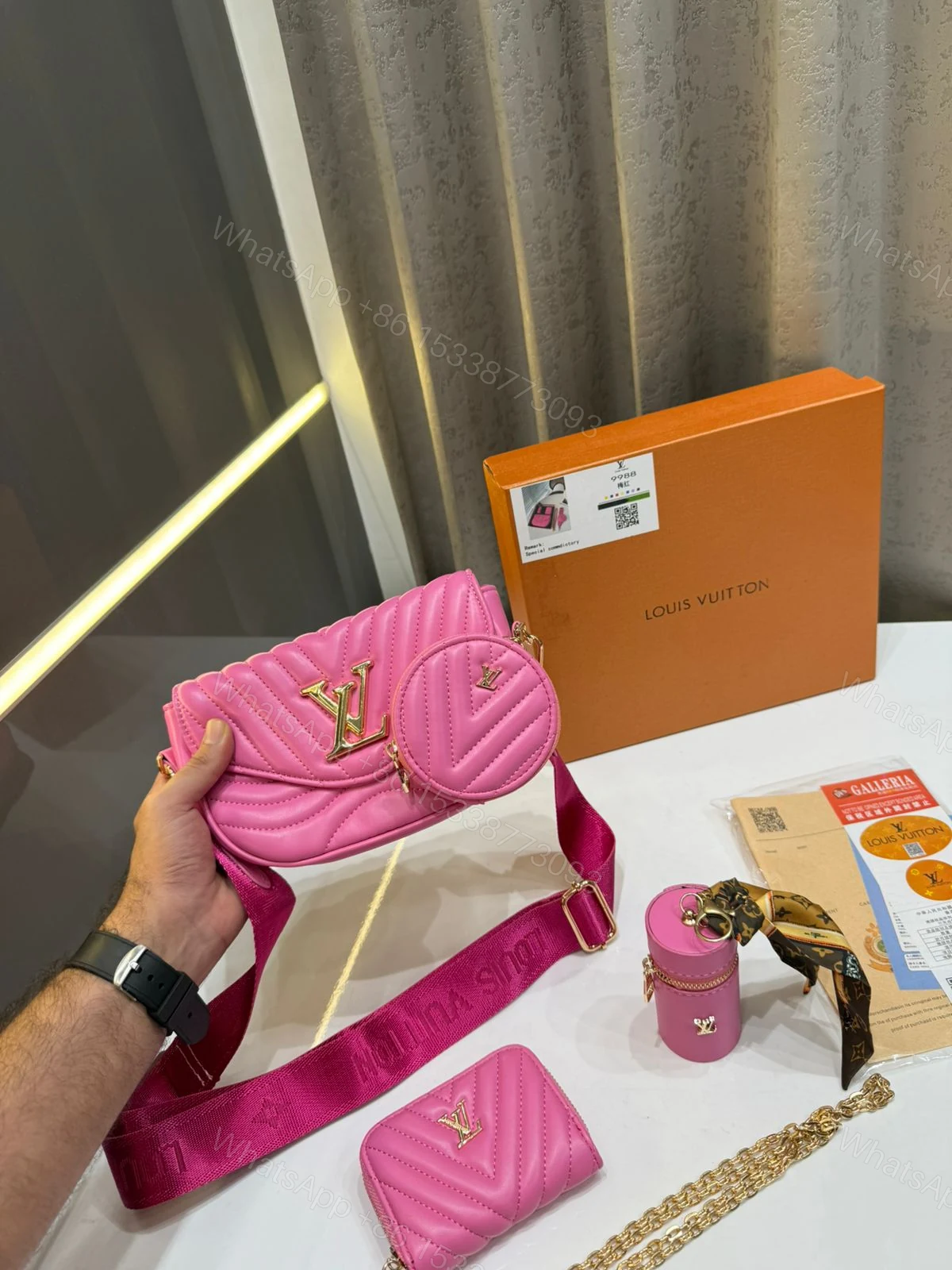 View 4 of FIRST COPY LOUIS VUITTON PINK PREMIUM GIFT SET BAG