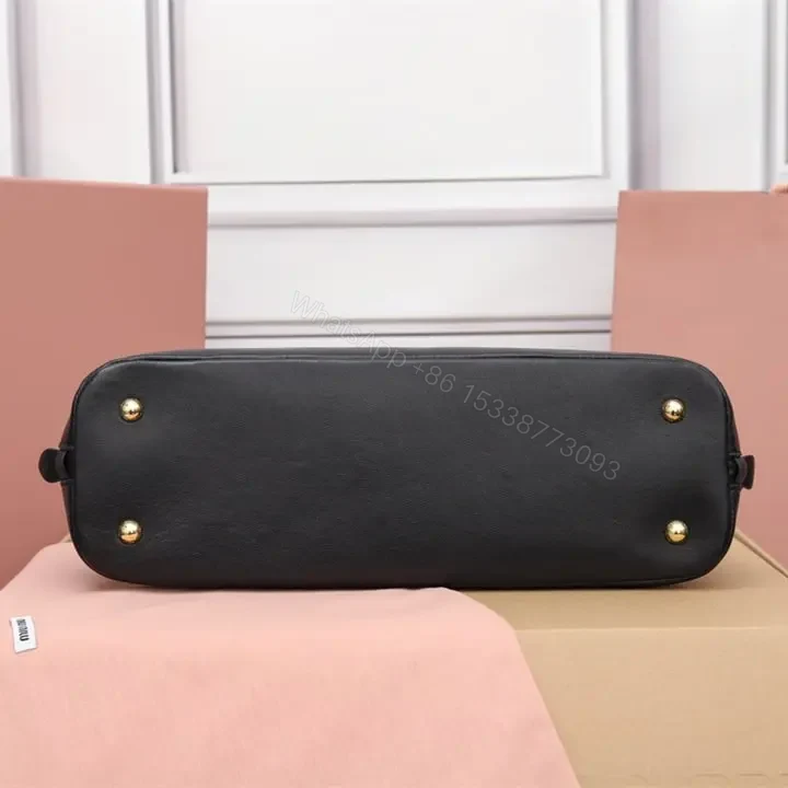 View 8 of 高仿miumiu*Aventure系列5BB168手提包黑色免檢版