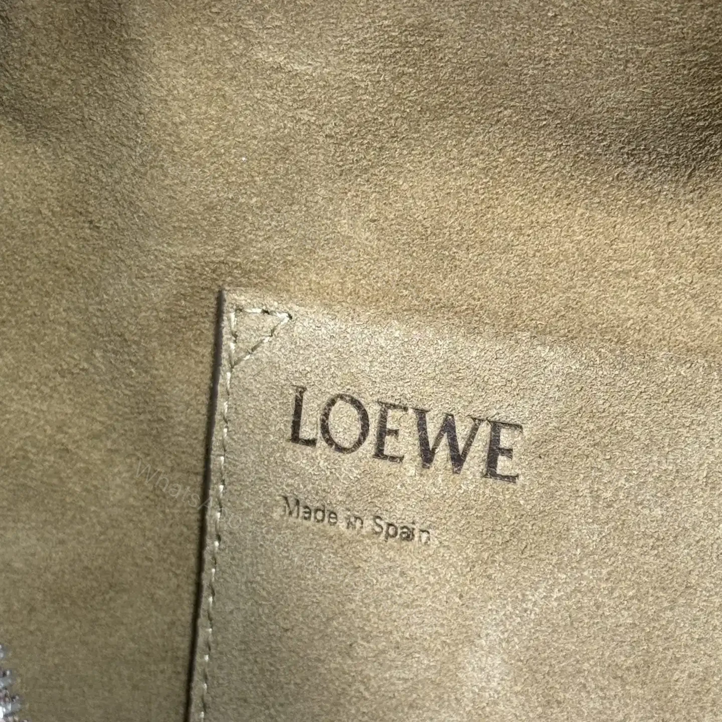 View 10 of 高仿Loewe*Puzzle系列6423小牛皮斜挎包苔原色大號免檢版