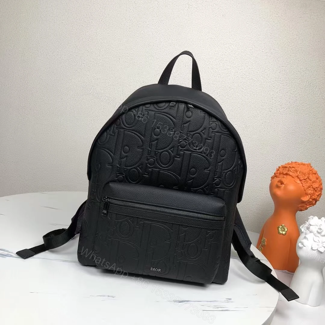 Dior 高仿浮雕黑色後背包 全皮壓紋大字母款 — view 1