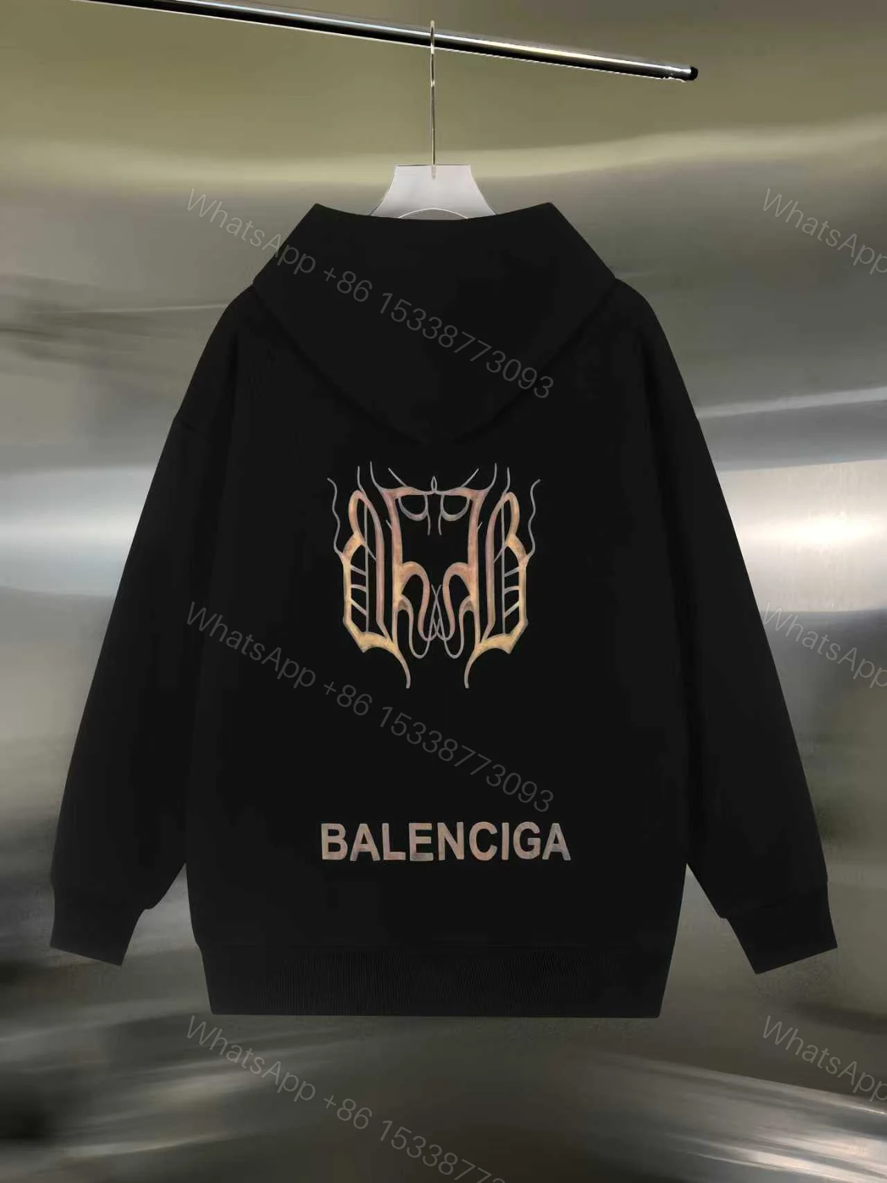 Balenciaga高仿男士連帽衛衣 金屬感BB圖樣設計 黑色低調奢華款 — view 1
