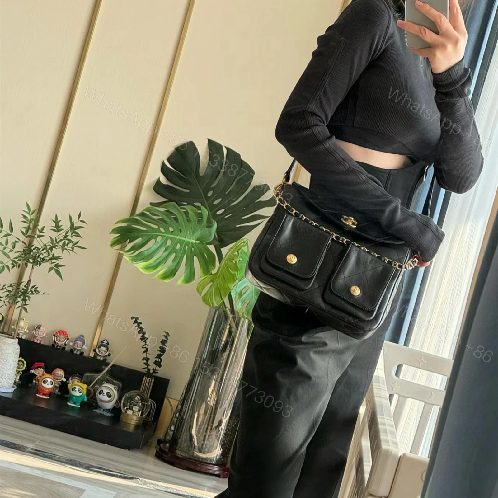 View 20 of 高仿Chanel*24P系列AS4743夾層郵差包黑色小號免檢版