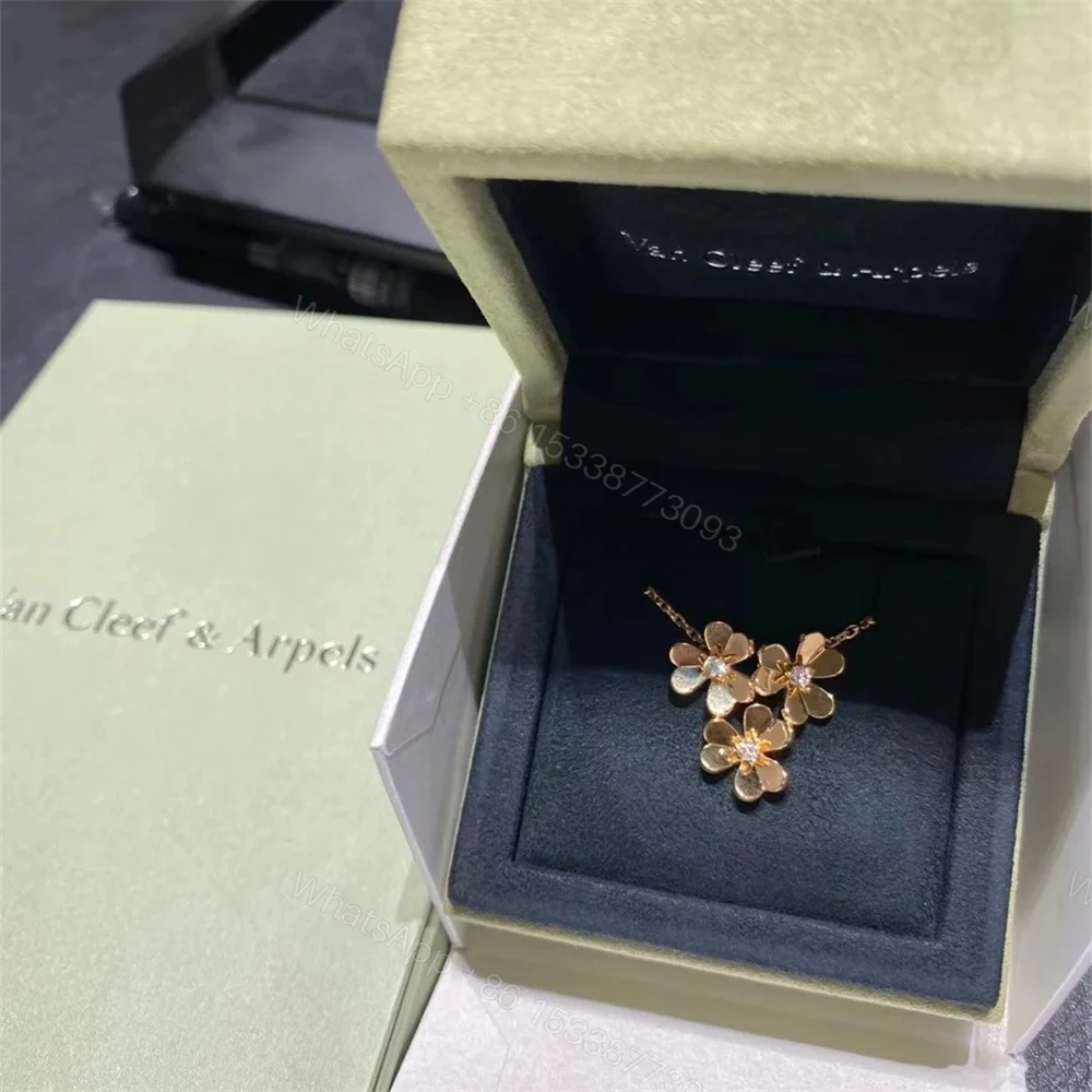 Van Cleef & Arpels Frivole Necklace 3 Flowers 18K Yellow Gold VCARP2DU00 — view 1