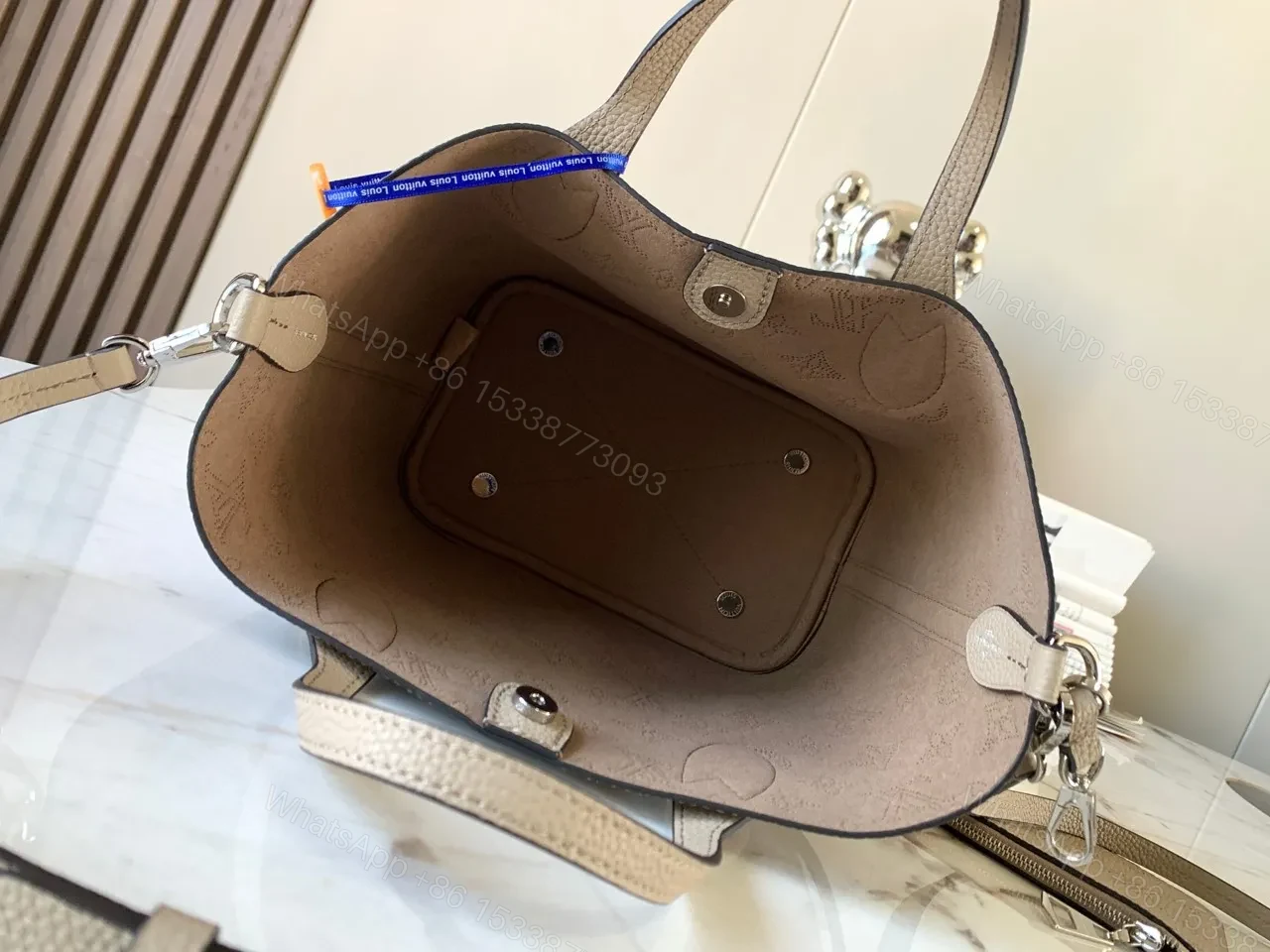 View 6 of Louis Vuitton LV Blossom PM Mahina Handbags 20x20x12.5cm